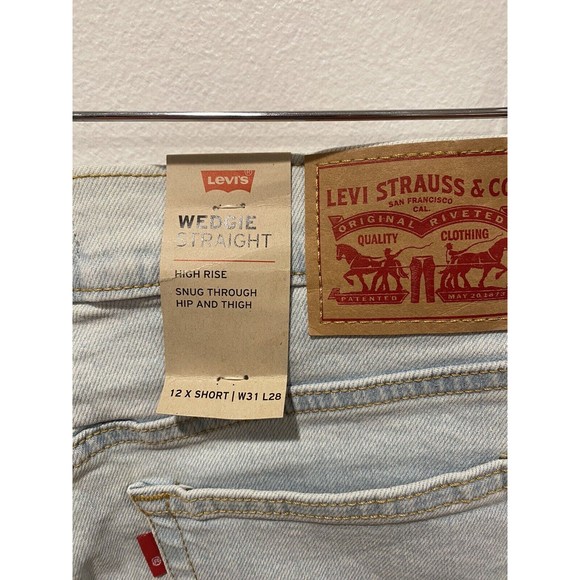 NWT Levi's Premium Wedgie Straight Fit Light Wash Size 31 x 28 - Picture 5 of 7